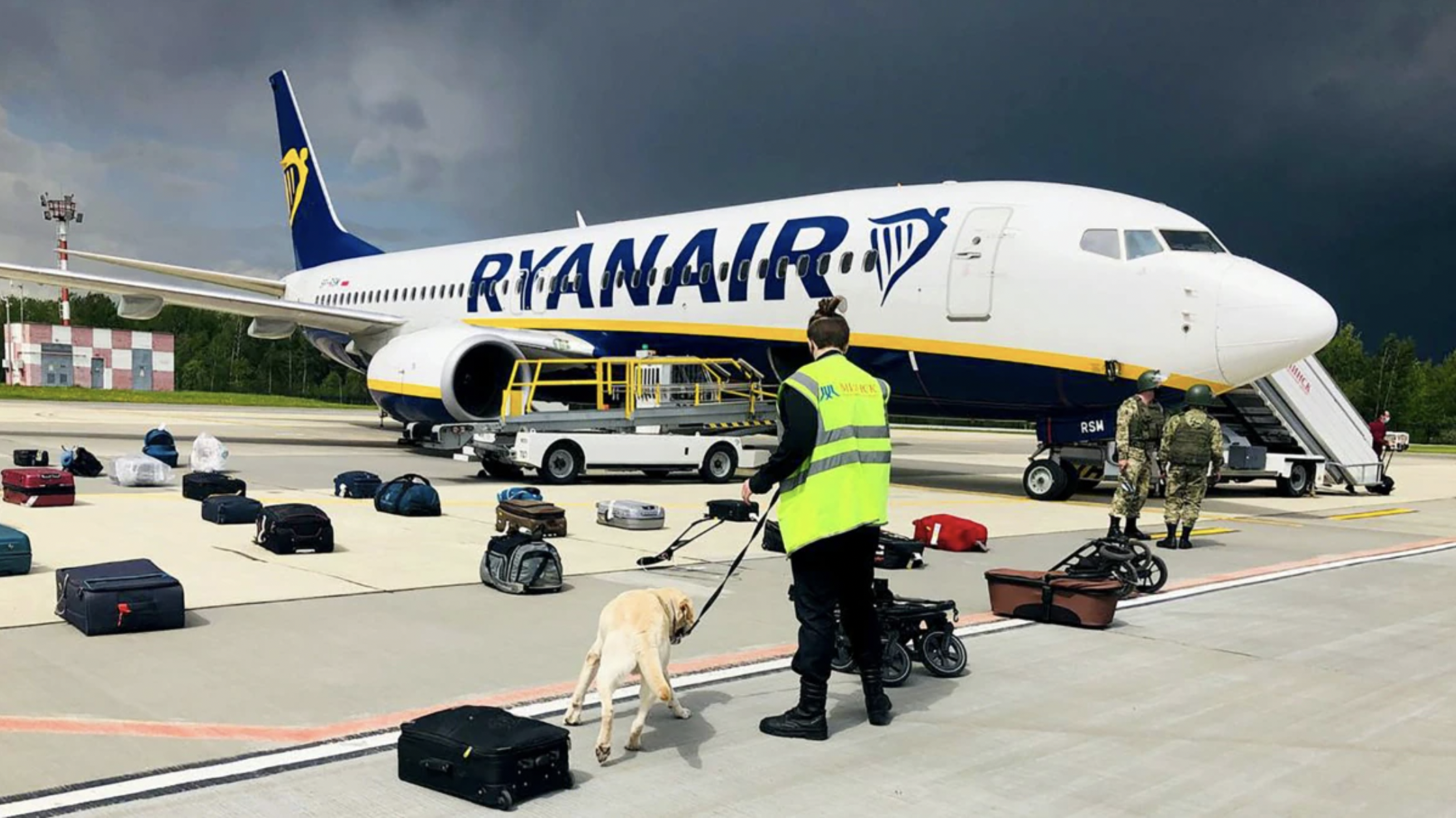 Экстренная посадка самолета «Ryanair»