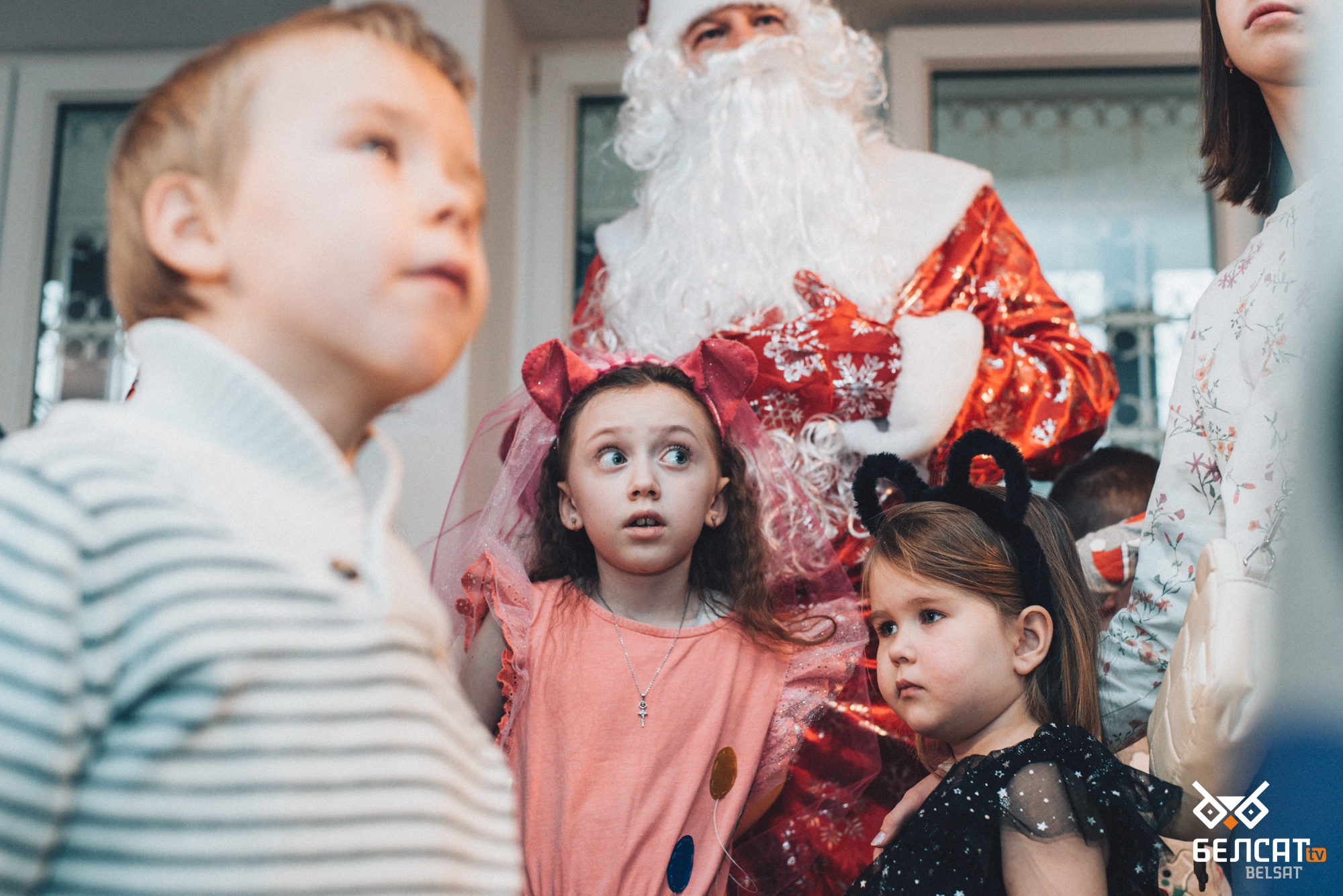 В Белорусском доме в Варшаве состоялась праздничная елка для репрессированных семей и детей, Новый год, подарки, Дед Мороз