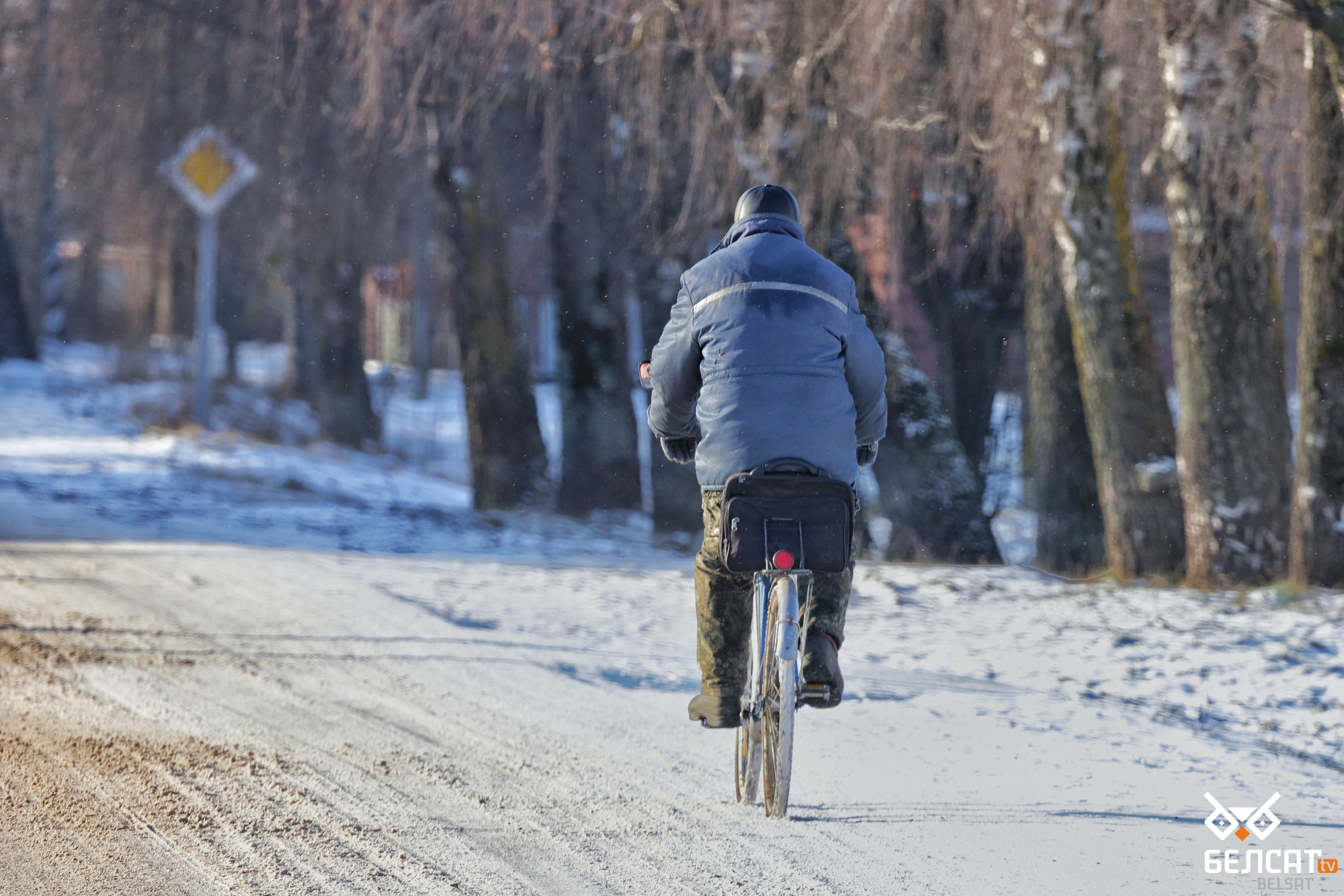 Морозы в Беларуси, зима, холод, снег, велосипед, деревня