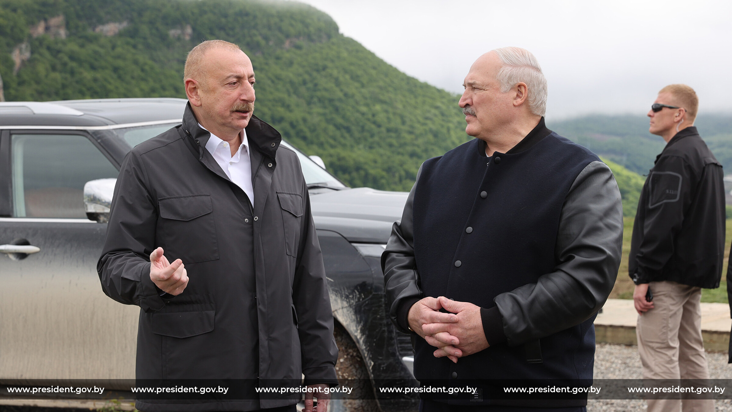 Łukaszenka przyjechał do Górskiego Karabachu. Podarował prezydentowi Azerbejdżanu traktory